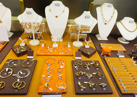 The Art of Gold Craftsmanship: Behind the Scenes at Aksara